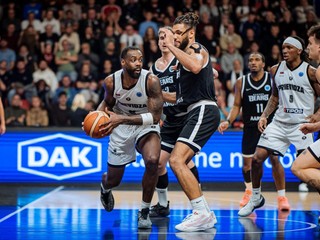 Momentka zo zápasu BC Prievidza - Bakken Bears Aarhus.
