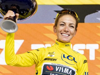 Pauline Ferrand-Prevotová získala žltý dres na Tour de France Femmes 2025. 