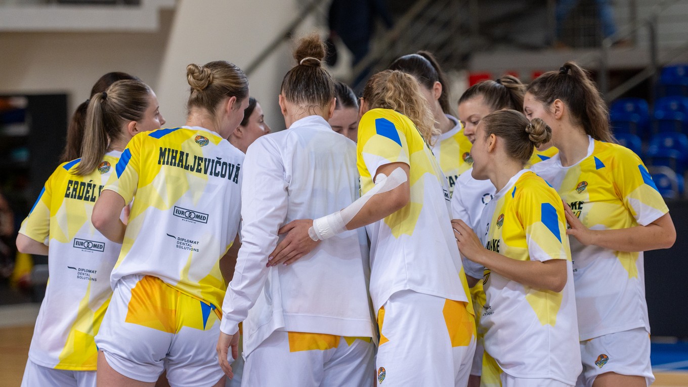 Basketbalistky Piešťanských Čajok.