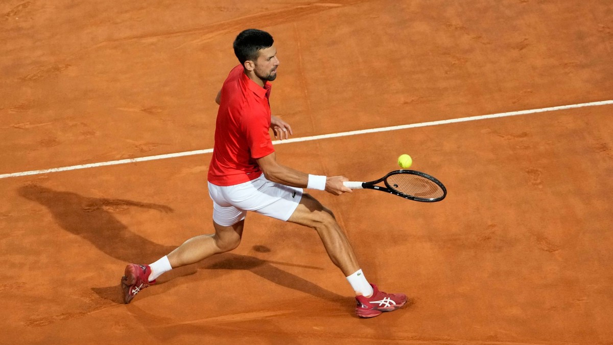 VIDEO: Nechutné správanie fanúšikov, Djokoviča pri rozdávaní autogramov zasiahla fľaša