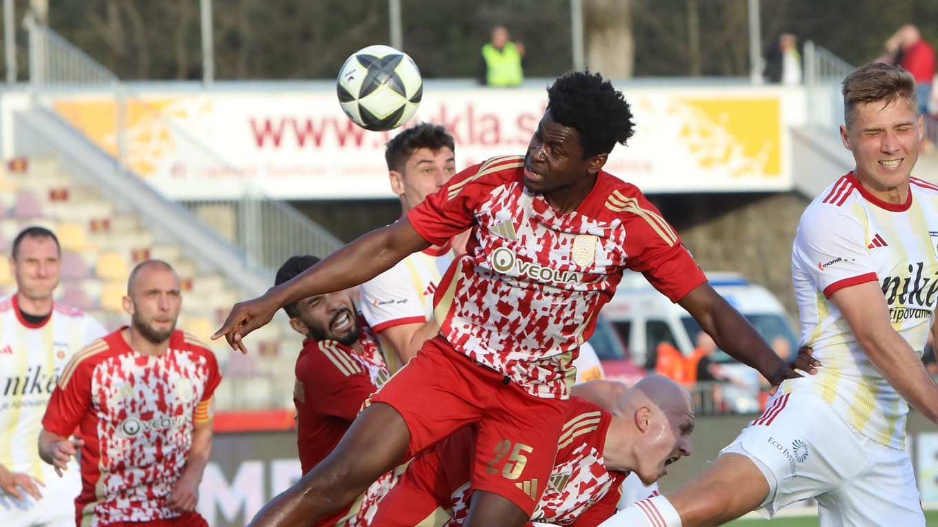 Ivan Mensah v drese MFK Dukla Banská Bystrica.