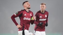 Slovenský futbalista Lukáš Haraslín zo Sparty Praha sa teší z gólu 