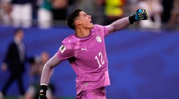 Brankár Paraguaja Orlando Gill.
