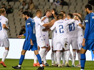 Slovenskí futbalisti sa tešia po strelenom góle v zápase Azerbajdžan - Slovensko v skupine 1 C-divízie Ligy národov.