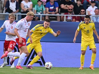 Zľava Oliver Serensen, Conrad Harder, Oleh Ocheretko a Vitalii Roman v zápase Ukrajina - Dánsko v skupine D na EURO U21 2025.