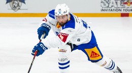 Slovenský hokejista Tomáš Tatar v drese švajčiarskeho Zugu.