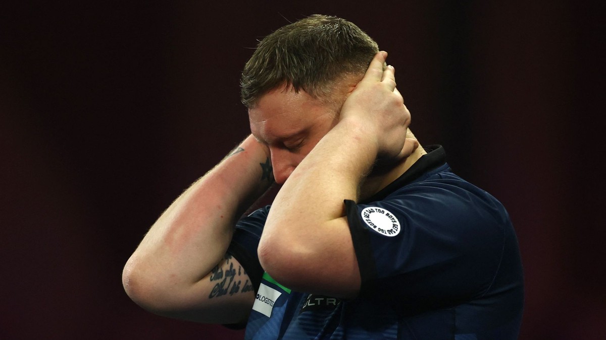 Škótsky šípkar Cameron Menzies počas MS v šípkach 2026.