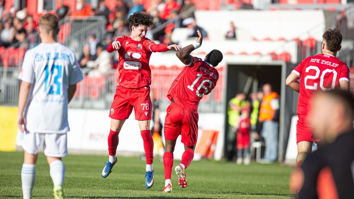 Futbalisti MFK Zvolen oslavujú gól