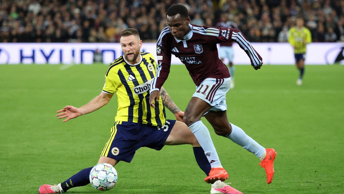 Milan Škriniar v zápase Aston Villa - Fenerbahce