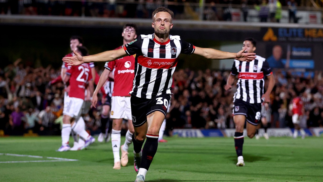 Momentka zo zápasu Grimsby Town - Manchester United