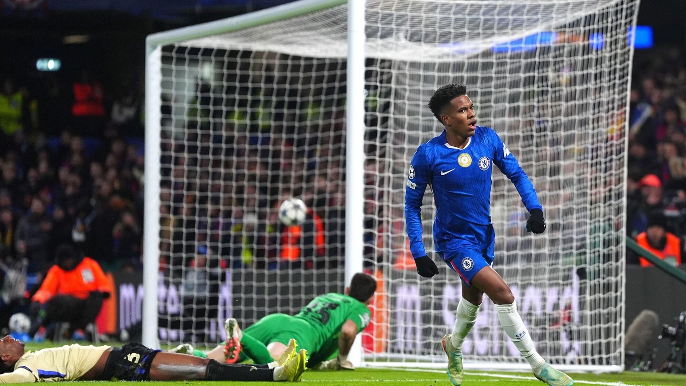 Estevao po svojom góle do siete Barcelony.