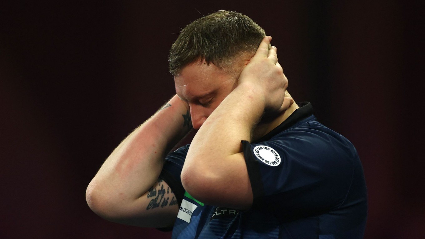 Škótsky šípkar Cameron Menzies počas MS v šípkach 2026.