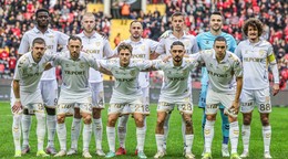 Ľubomír Šatka so spoluhráčmi zo Samsunsporu.