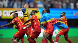 Futbalisti DR Kongo oslavujú postup zo skupiny na MS 2026.
