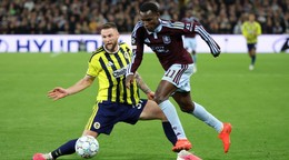 Milan Škriniar v zápase Aston Villa - Fenerbahce