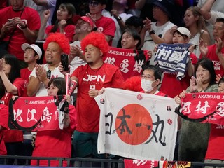 Fanúšikovia Japonska počas MS v basketbale 2023.