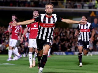 Momentka zo zápasu Grimsby Town - Manchester United