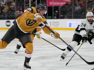 Pavel Dorofejev strieľa gól.