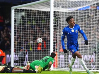 Estevao po svojom góle do siete Barcelony.