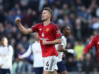 Matthijs de Ligt oslavuje gól v sieti Tottenhamu.