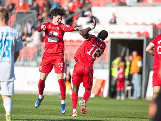 Futbalisti MFK Zvolen oslavujú gól