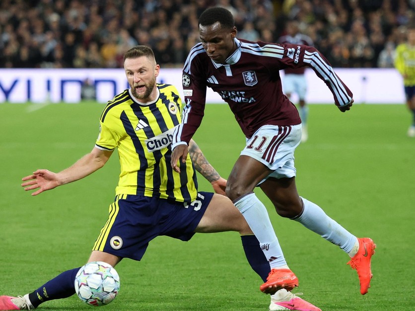 Milan Škriniar v zápase Aston Villa - Fenerbahce