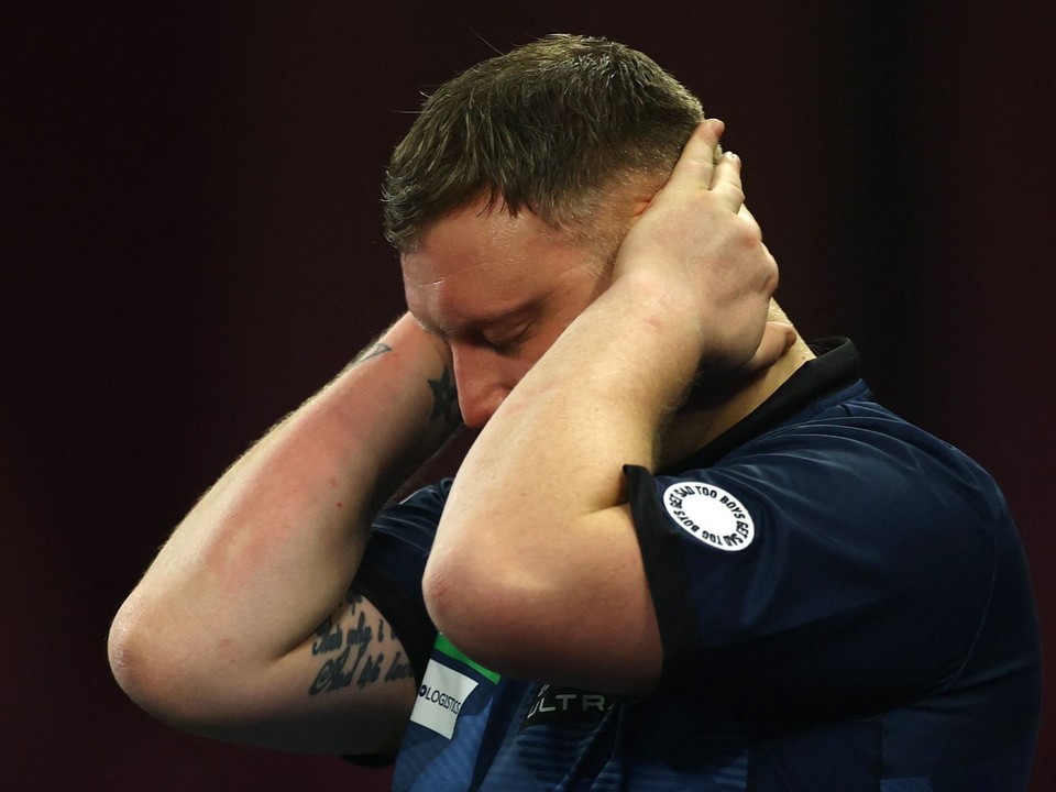 Škótsky šípkar Cameron Menzies počas MS v šípkach 2026.