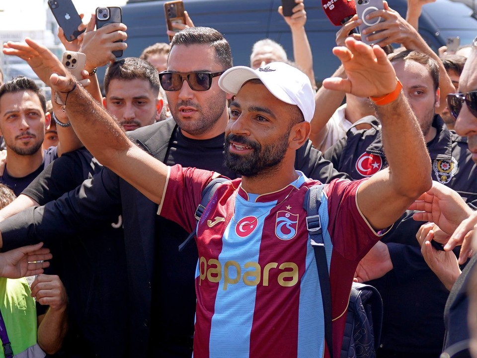 Egyptský futbalista Mohamed Salah oblečený v drese Trabzonsporu.