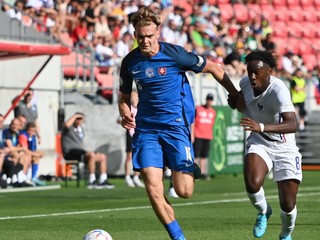 Adam Griger v zápase Slovensko - Francúzsko na ME vo futbale do 19 rokov 2022 (EURO U19 2022).