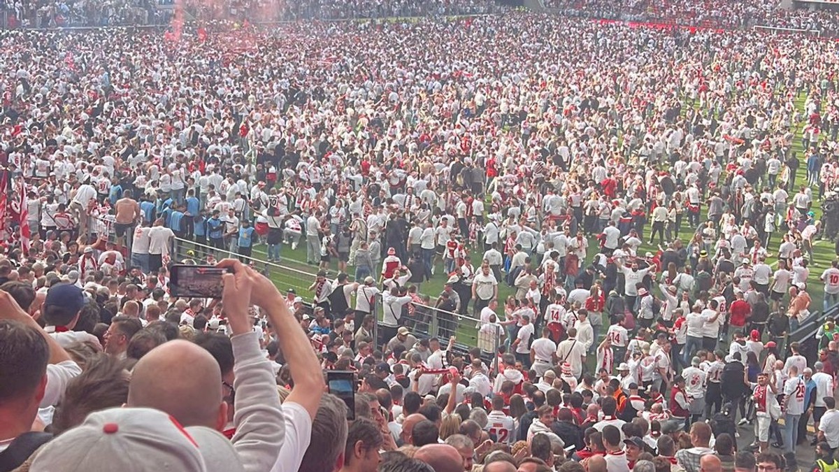 Oslavy na štadióne 1. FC Kolín nad Rýnom.