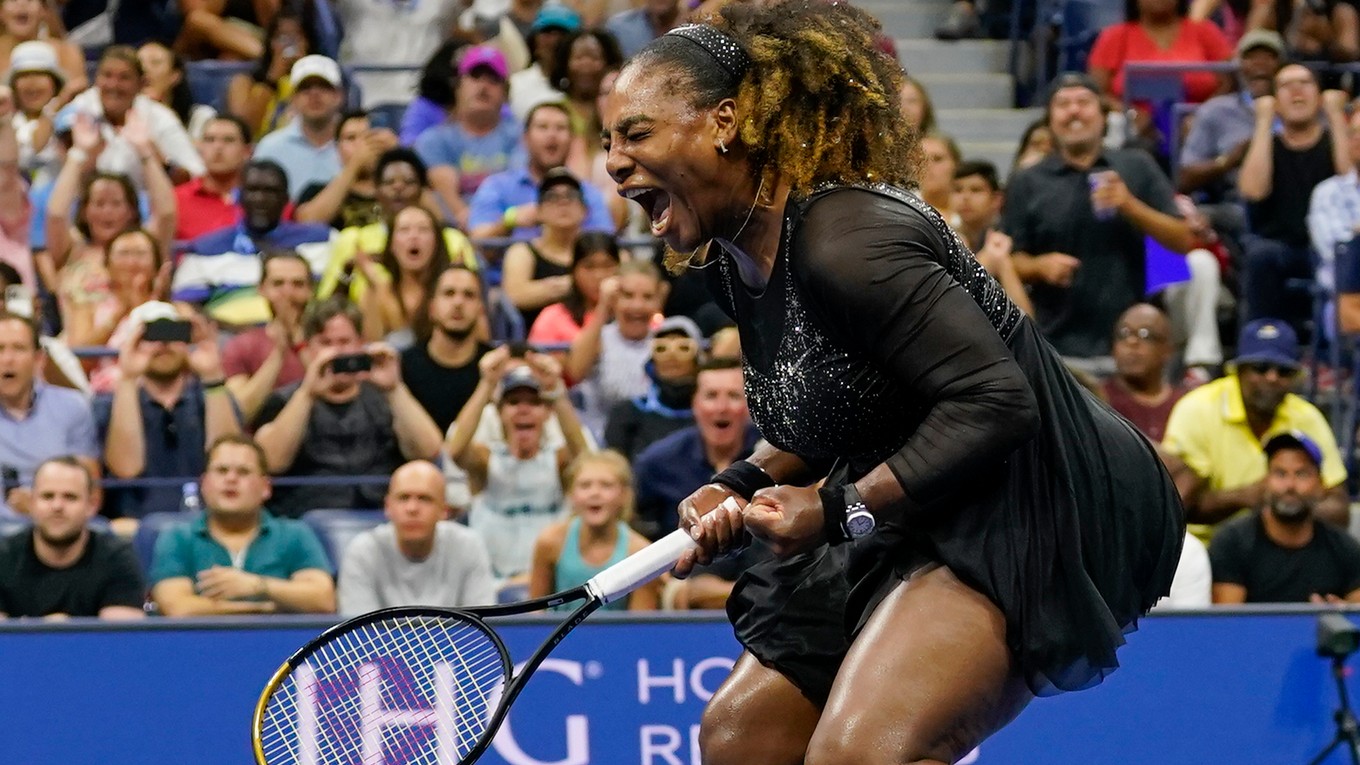 Serena Williamsová sa raduje z víťazstva v 1. kole na US Open 2022.