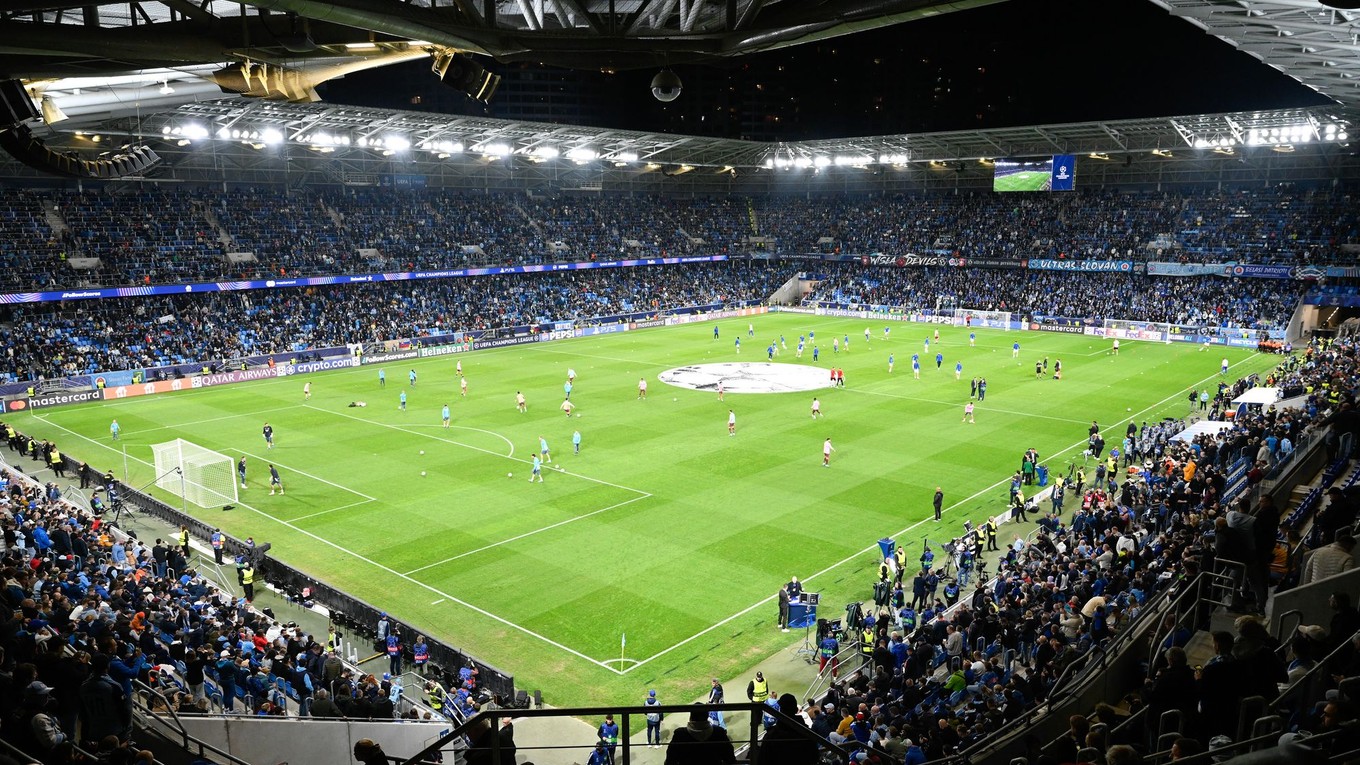 Zaplnený štadión ŠK Slovan Bratislava pred zápasom Slovan Bratislava - Manchester City v 2. kole ligovej fázy Ligy majstrov.