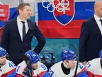 Trénerský štáb a slovenská striedačka v štvrťfinále ZOH 2026. 