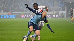 Vladimír Weiss ml. (dole) a Kelvin Ofori v zápase ŠK Slovan Bratislava - FC Spartak Trnava.