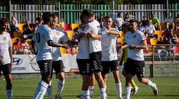 Futbalisti FK Baník Lehota pod Vtáčnikom oslavujú gól