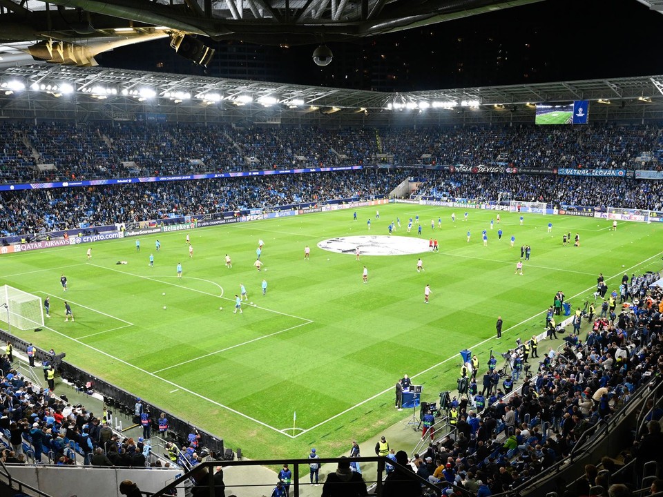 Zaplnený štadión ŠK Slovan Bratislava pred zápasom Slovan Bratislava - Manchester City v 2. kole ligovej fázy Ligy majstrov.