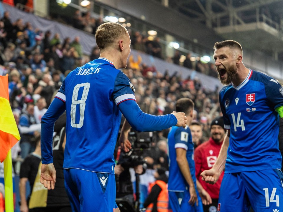 Na snímke hráč Slovenska Tomáš Bobček (8) oslavujúci svoj prvý gól v reprezentácií a kapitán Milan Škriniar (14).