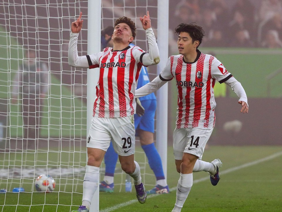 Freiburg oslavuje gól. 