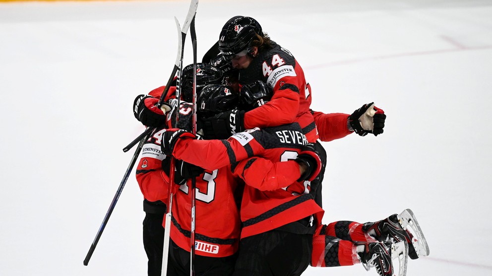 Hokejisti Kanady sa tešia po výhre vo štvrťfinále MS v hokeji 2022.