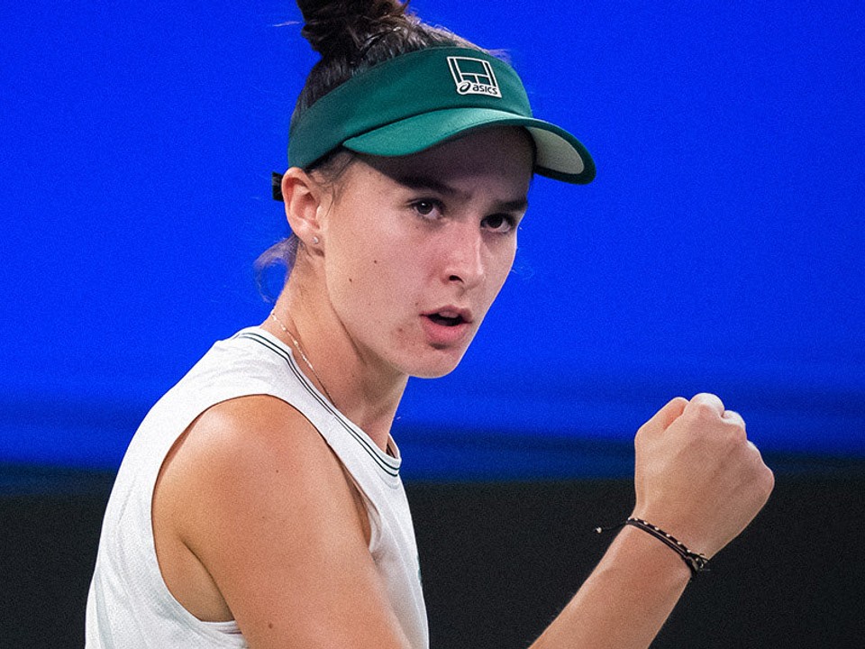 Mia Pohánková oslavuje zisk bodu na turnaji WTA vo Wu-chane 2026.