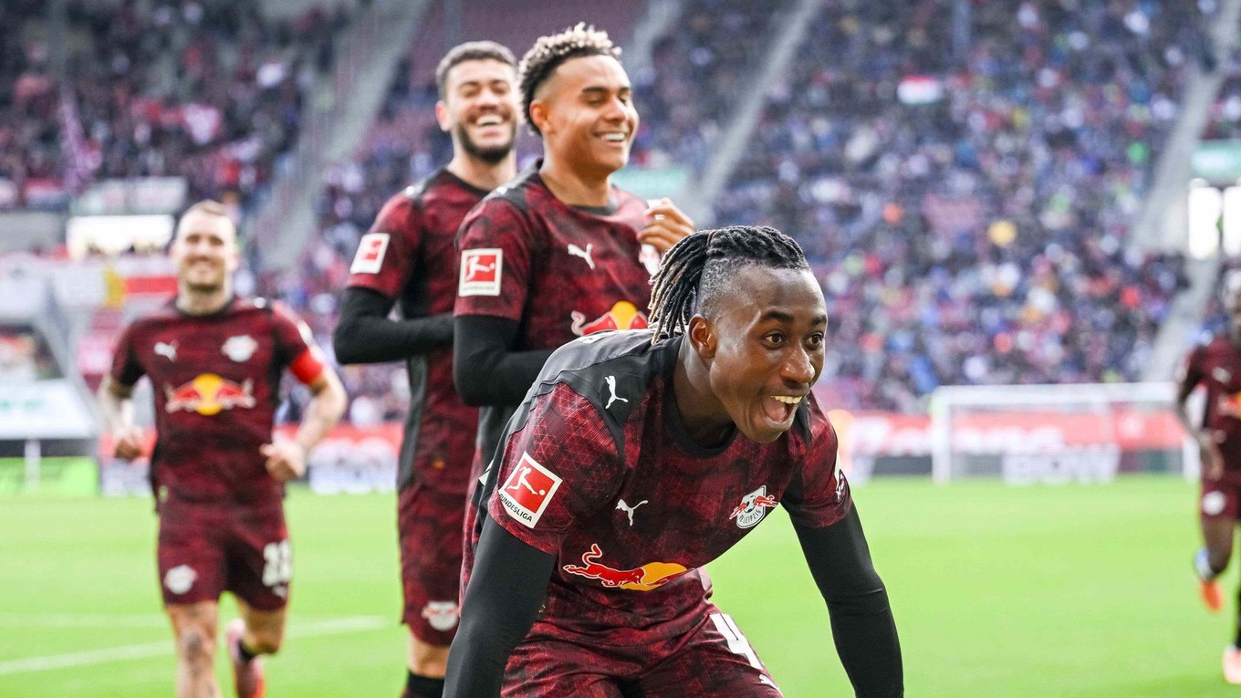 Yan Diomande oslavuje gól.