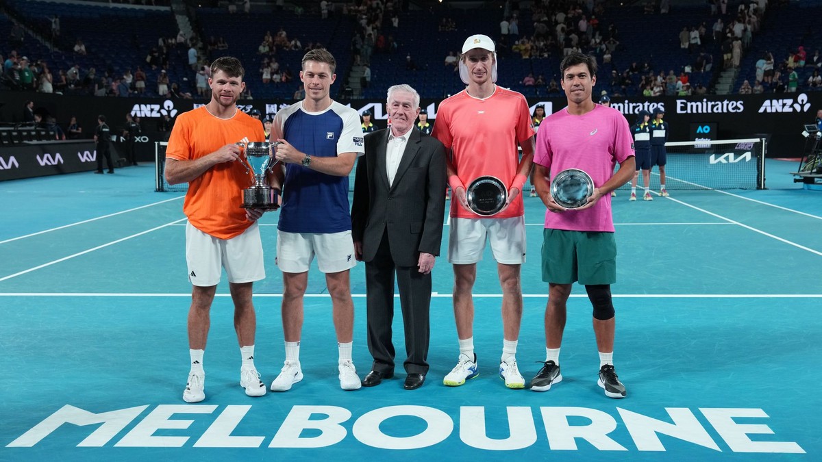 Radosť Christian Harrison a Nealom Skupského z víťazstvo vo štvorhre na AO.