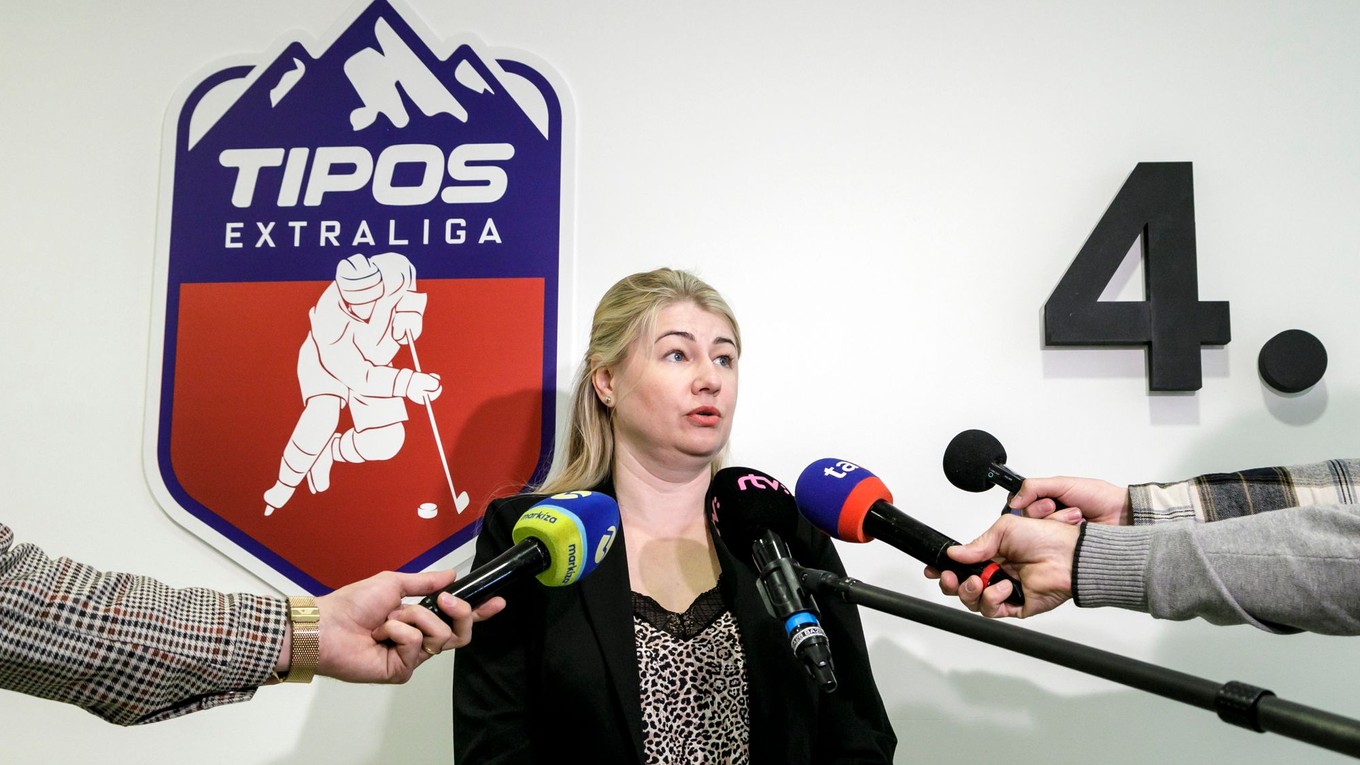 Na snímke riaditeľka Asociácie profesionálnych hokejových klubov  Aneta Büdiová.