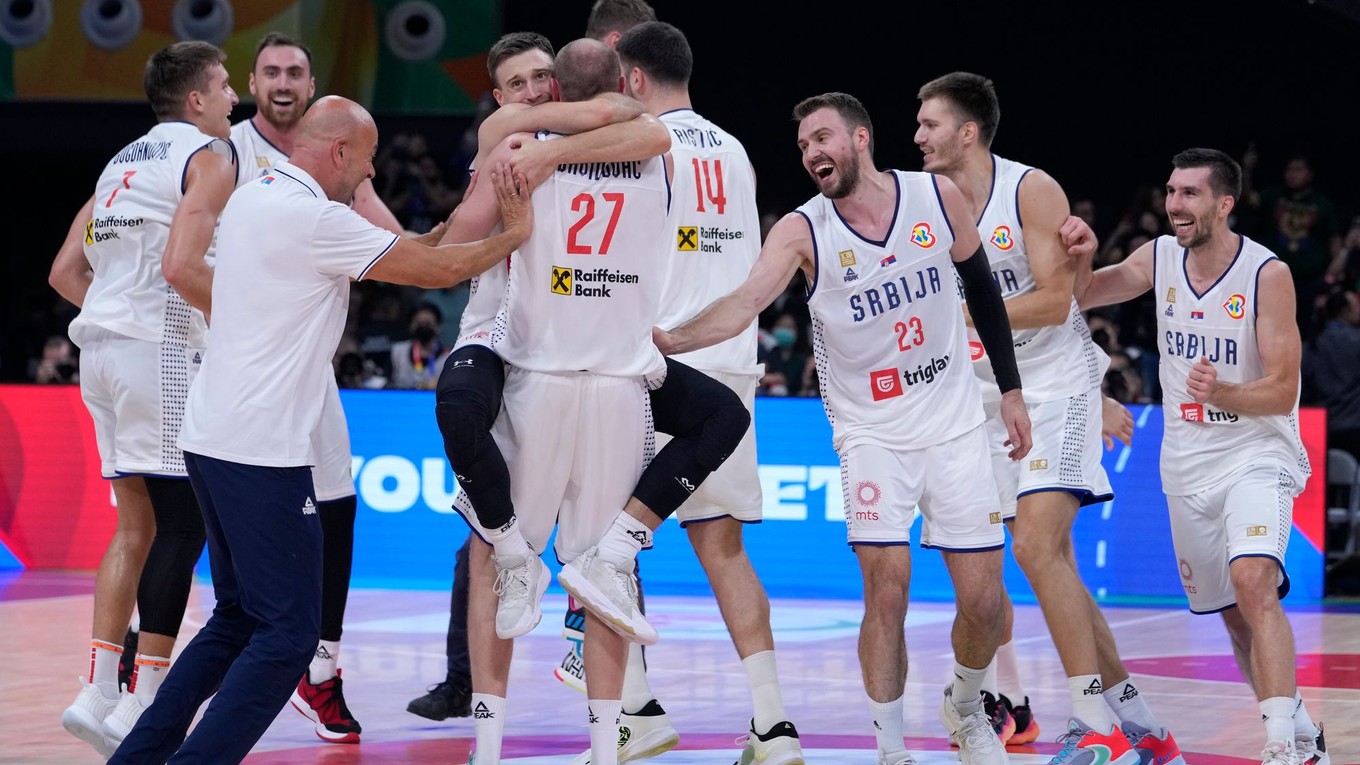 Srbskí basketbalisti sa radujú z postupu do finále MS v basketbale.