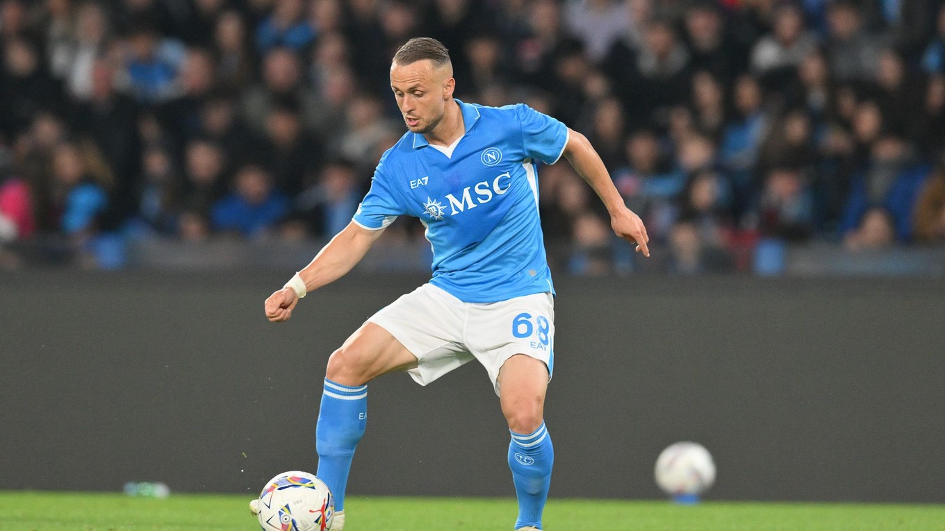 Slovenský futbalista Stanislav Lobotka vo farbách SSC Neapol. 