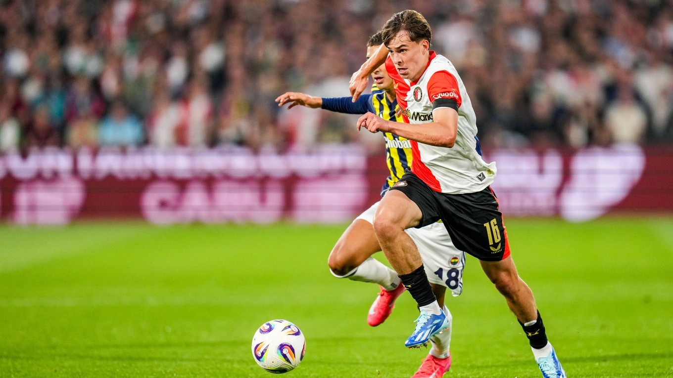 Leo Sauer v dueli proti Fenerbahce.