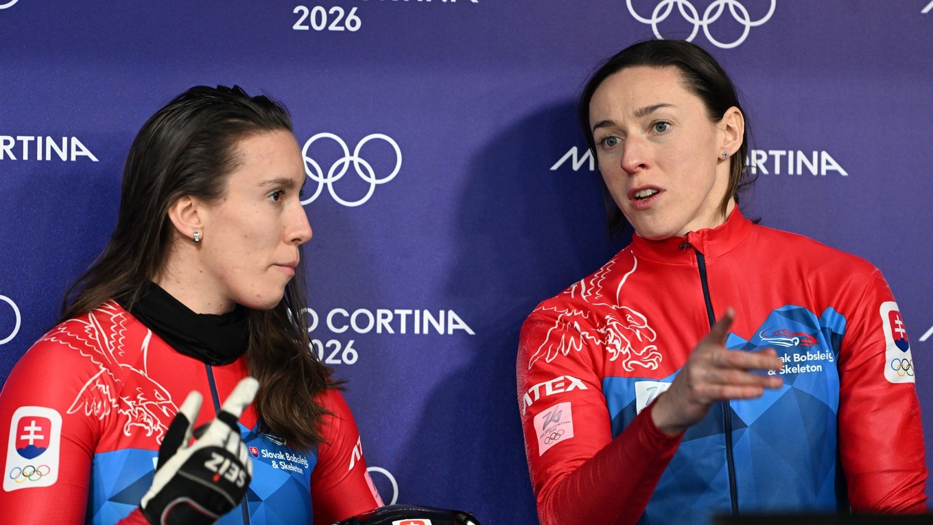 Slovenské bobistky zľava Viktória Čerňanská a Lucia Mokrášová