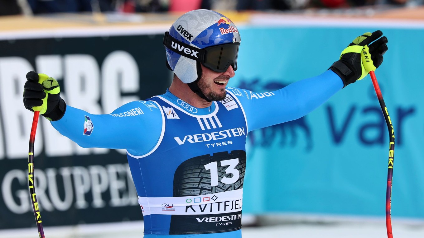 Dominik Paris oslavuje víťazstvo v super-G.