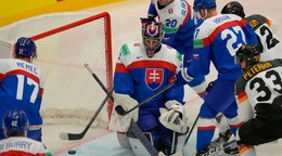 Brankár Stanislav Škorvánek v zápase Slovensko - Nemecko v skupine B na MS v hokeji 2024.