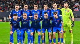 Na snímke základná jedenástka hráčov Slovenska.